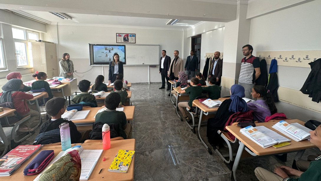 İlçe Kaymakamımız Sn Büşra UÇAR'ın Oğuzeli İmam Hatip Ortaokulu Ziyareti