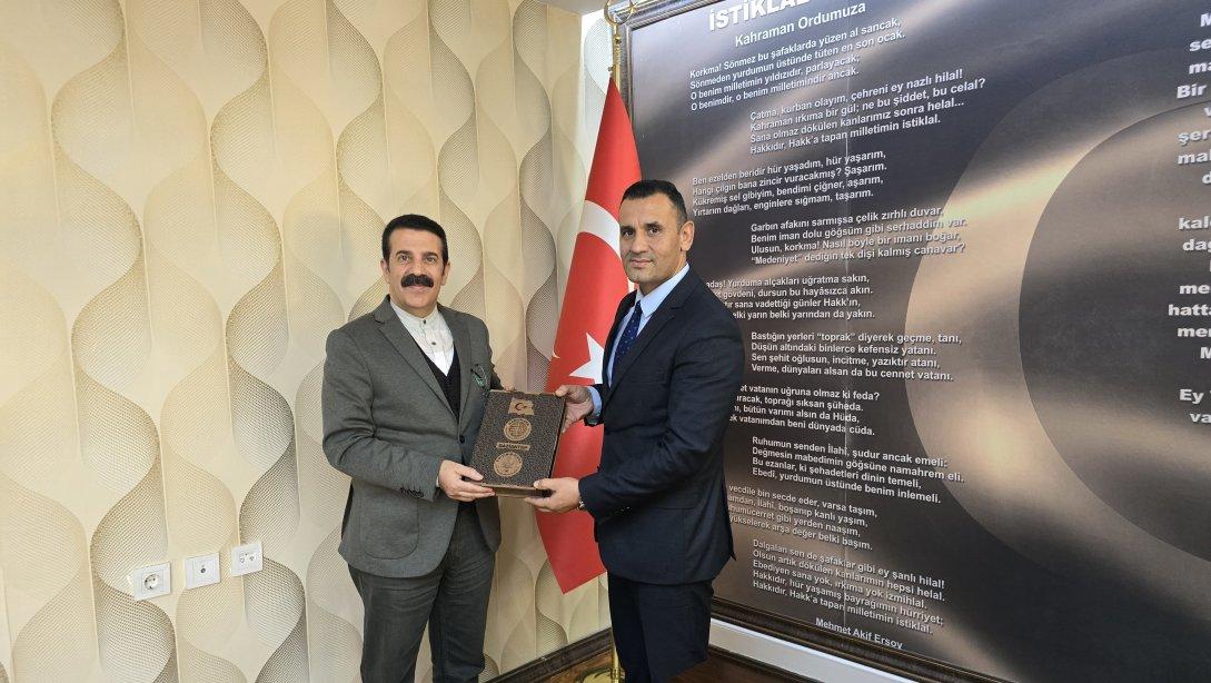 Eğitim Bir-Sen Gaziantep Şube Başkanı Dr. Ahmet GÖK ve Yönetimi İlçe Milli Eğitim Müdürümüz Mustafa BOZGEYİK'e Hayırlı Olsun Ziyaretinde Bulundular